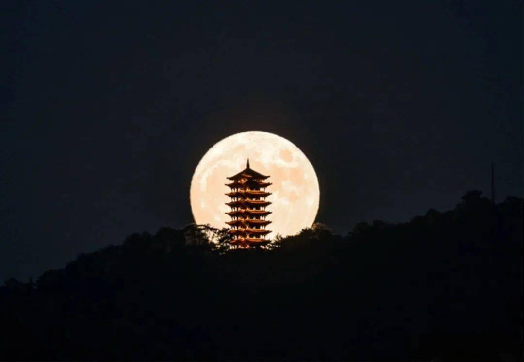 掌握以下技巧轻松拍出皓月当空之境