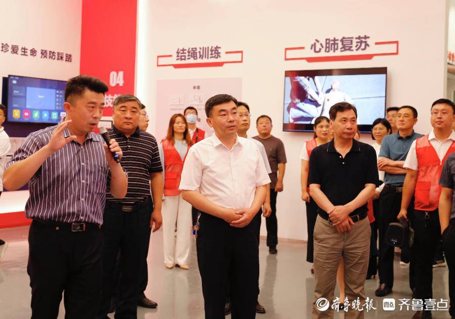泰安市未来青少年公益服务中心主任张颖委员介绍,近期服务团将组织