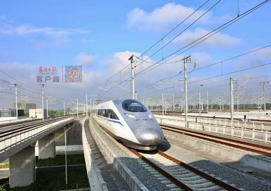 途经荆山深处,直抵巴渝这趟时速350公里的高速列车标志着郑渝高铁襄万