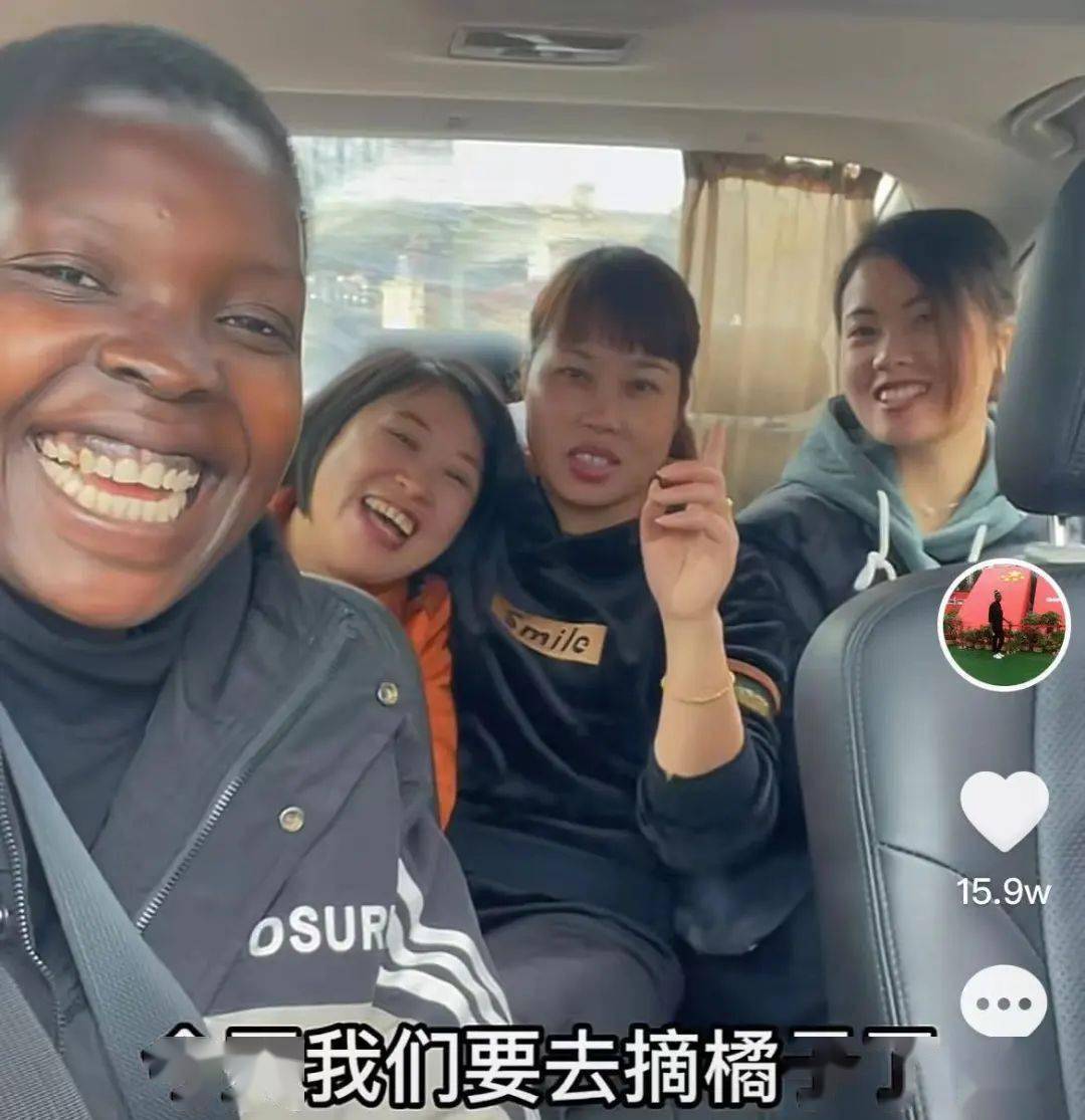 村子里的人特别喜欢这个善良大方的外来媳妇,很快,rose在跟左邻右舍的