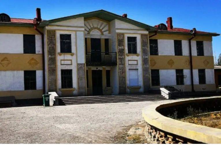 小李庄,是全国军垦旧址保存唯一完好的一处苏俄农庄式兵团师部建筑群