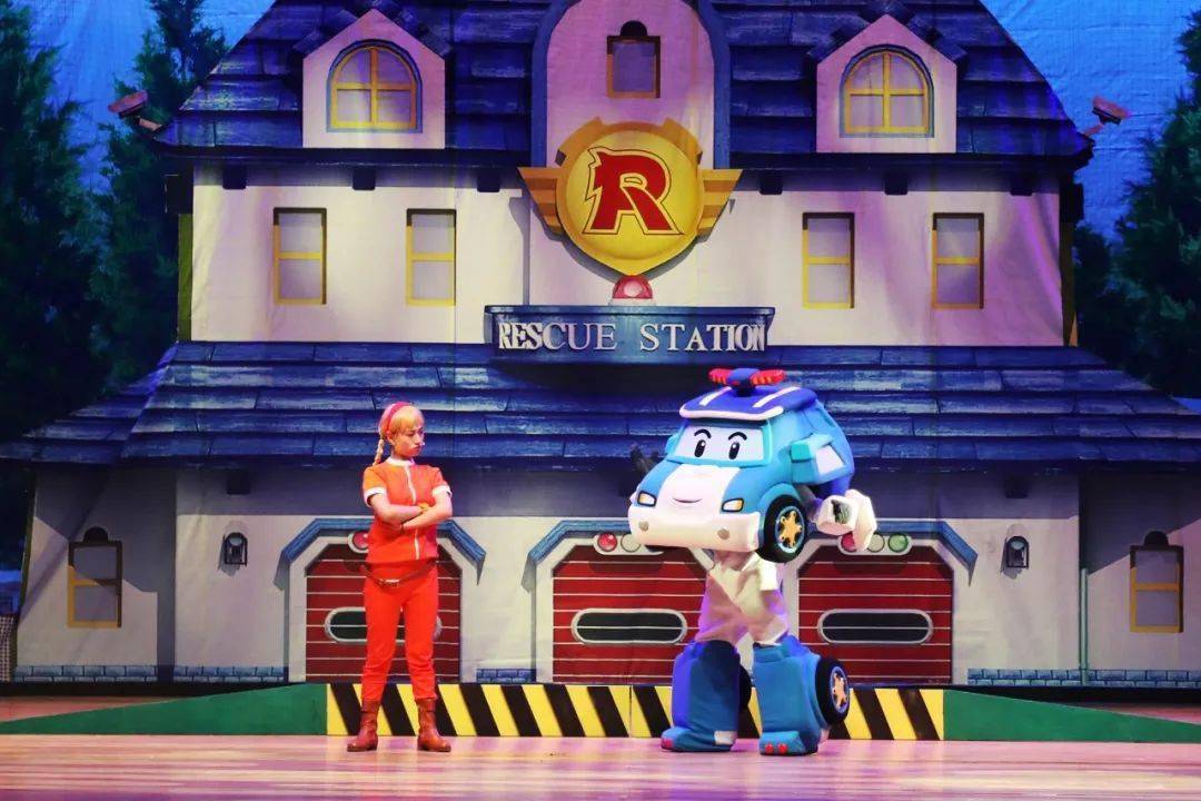 打开艺术之门变形警车珀利舞台剧林地总动员