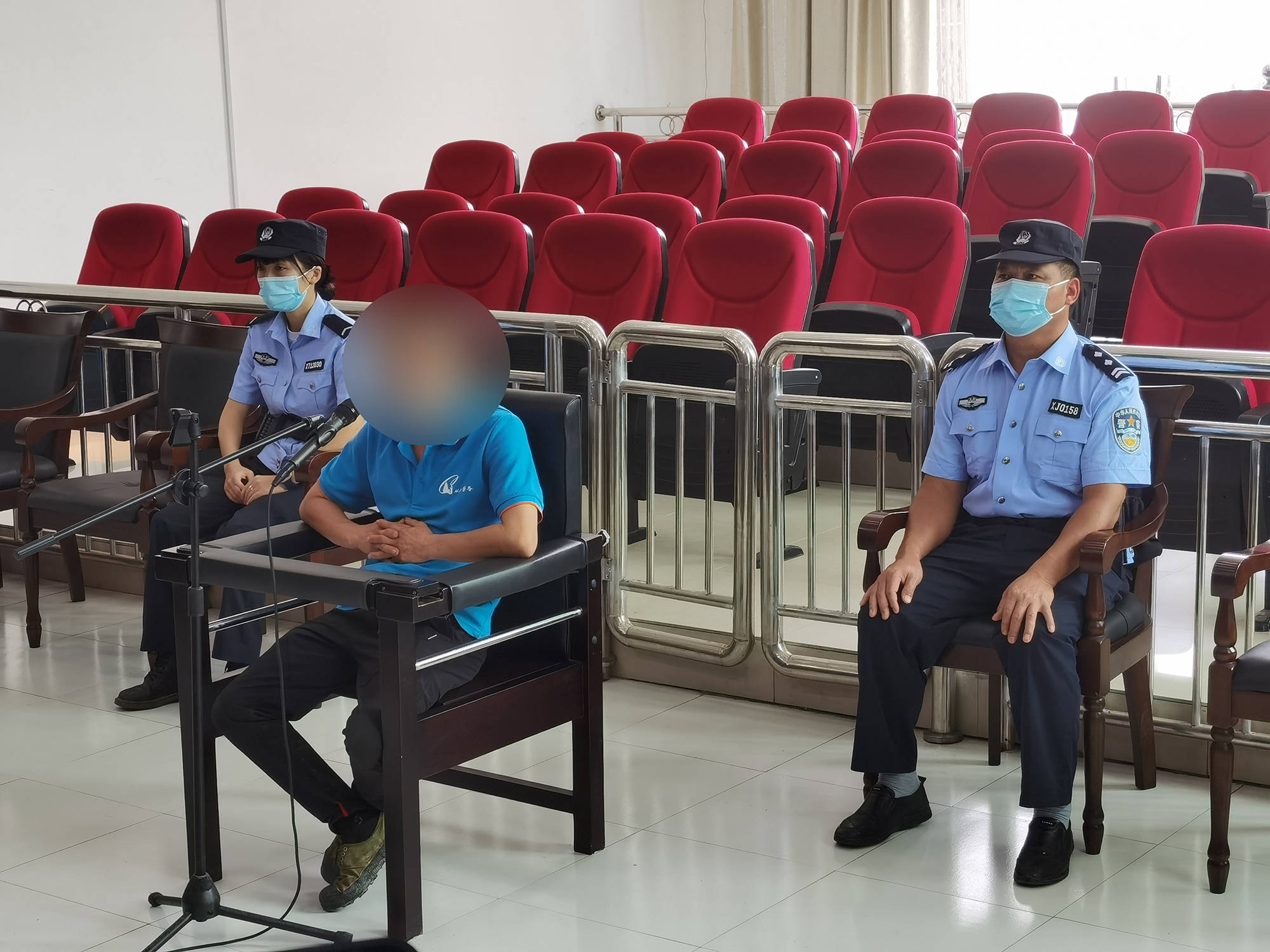 于是,便在拼多多上购买了退壳套,定位稍等配件,到货后,自己在家中使用