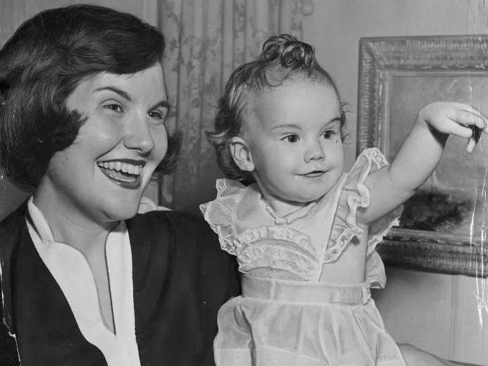 28亿_巴菲特_拍卖_黄峥