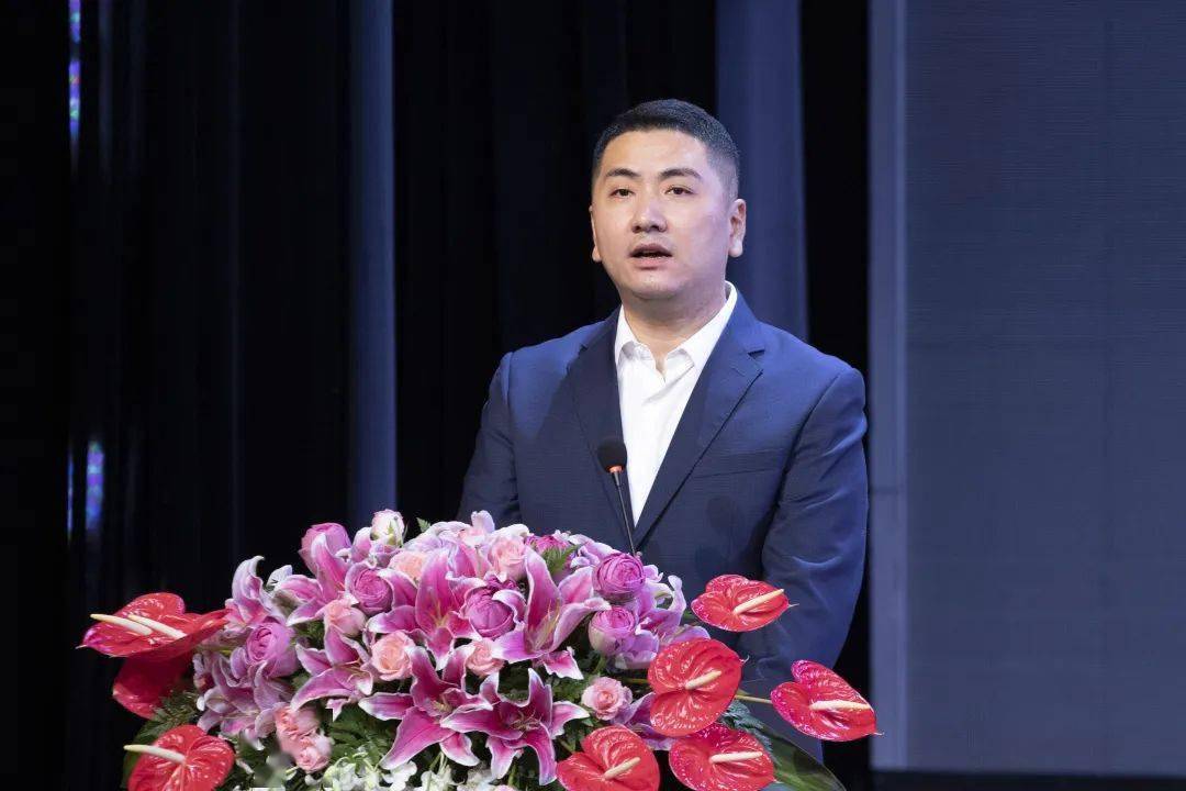 1993级校友,中玮海润集团总裁钱海发言毕业典礼中,19