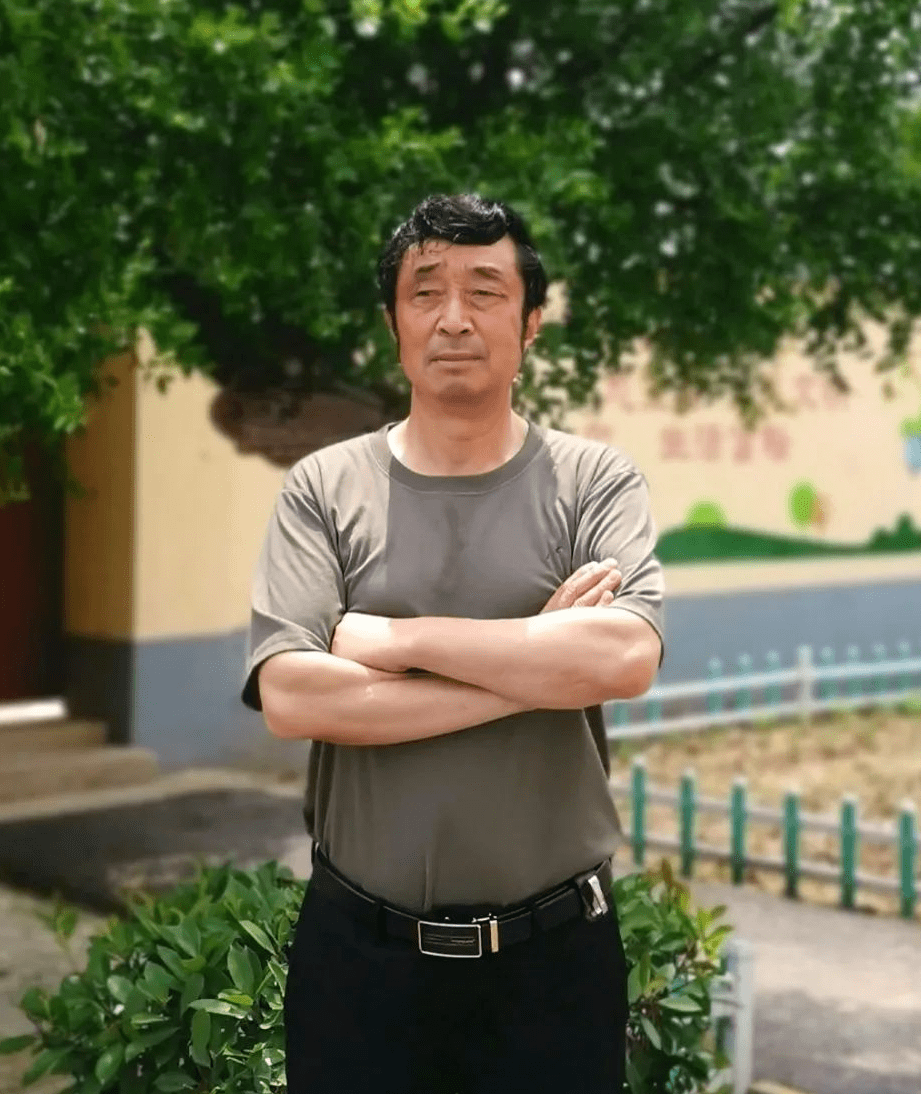 张万洪大专文化,平桥镇政府工作.