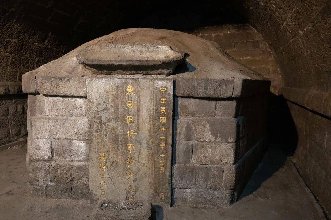 成团| 渝中母城citywalk,浮生半日寻城记_重庆_解放碑_记忆