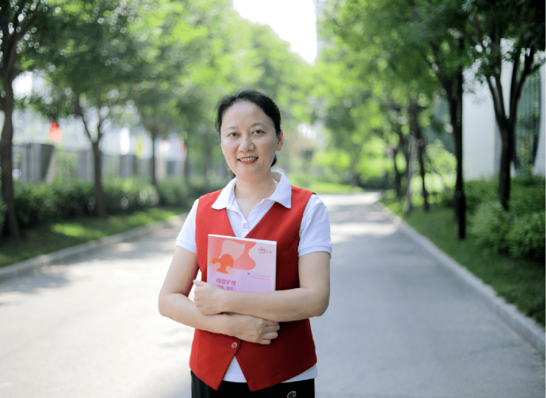 阳光大姐育婴师刘珍荣获"齐鲁巾帼工匠"称号!_家政_服务_工作