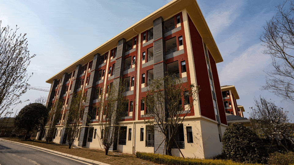 联系我们报名地址:南充市营山县一环路西一段,南充燕园金秋高级中学