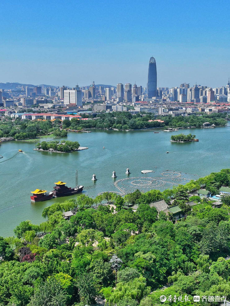 济南大明湖风景秀丽,碧水蓝天_情报员_齐鲁_天空