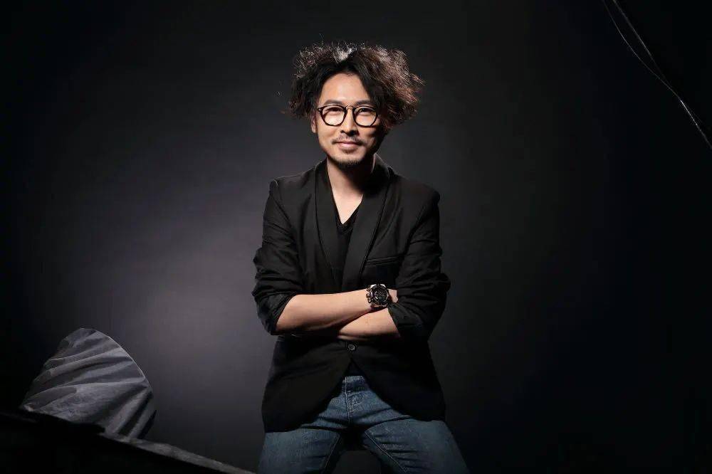毕业于上海戏剧学院导演系mfa,导演话剧《海达高布乐《达摩》