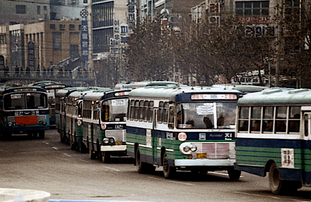 70年代的老照片韩国首尔vs中国北京