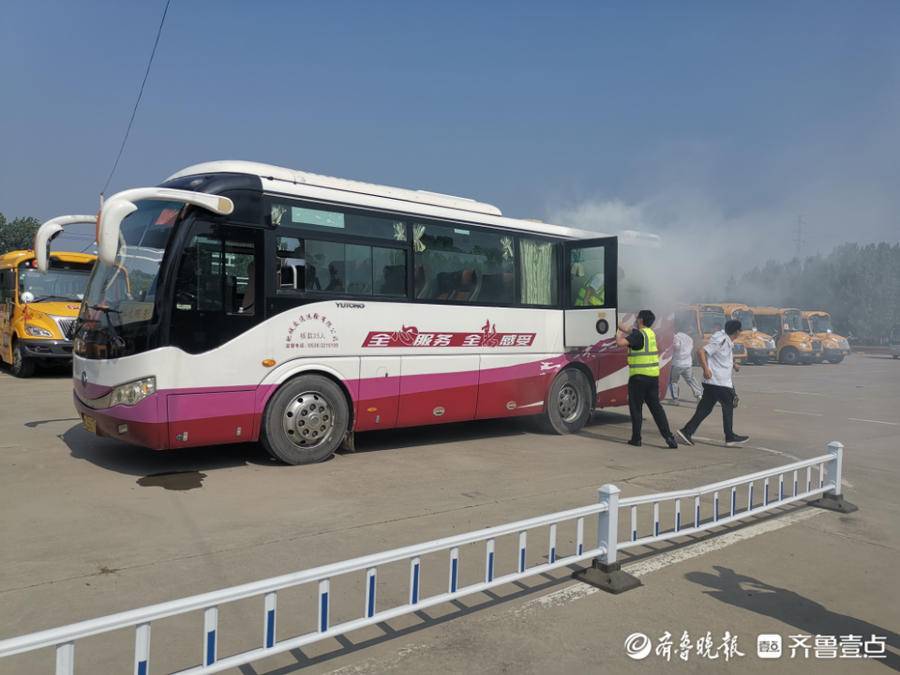 肥城交警联合多部门开展车辆安全应急演练活动