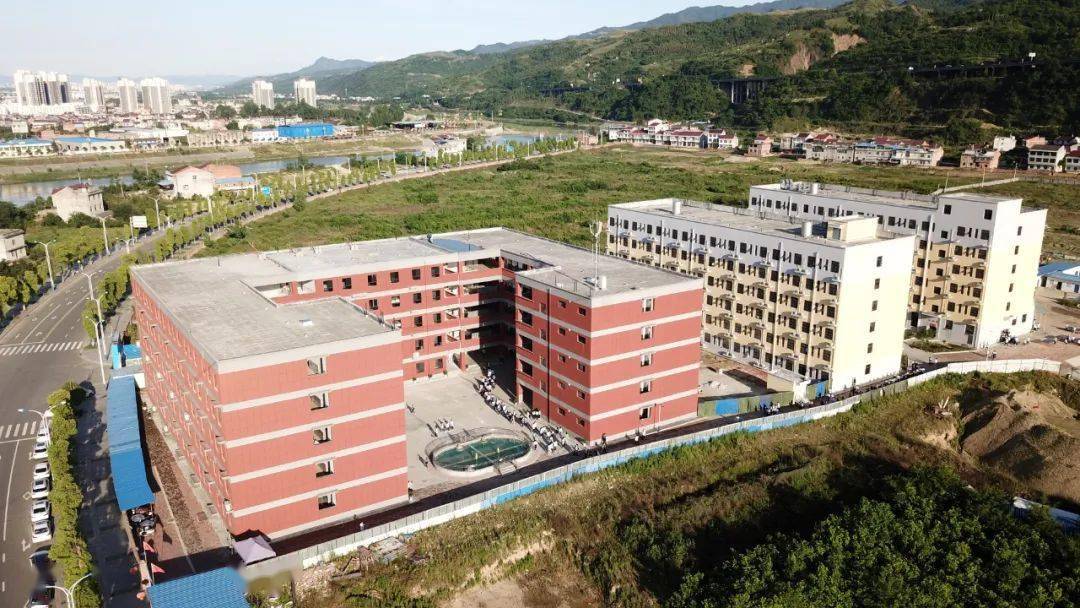 最新| 汉滨区鸿志学校2022年秋季教师招聘公告(福利待遇优厚)_安康市