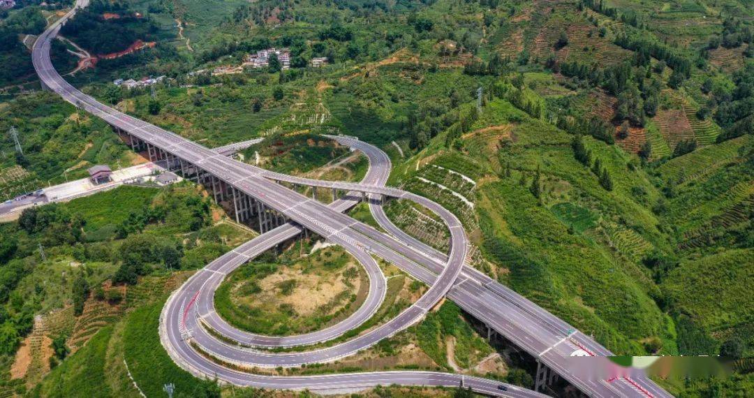 云凤高速公路是国家高速公路网g5615天保至猴桥高速公路的重要组成