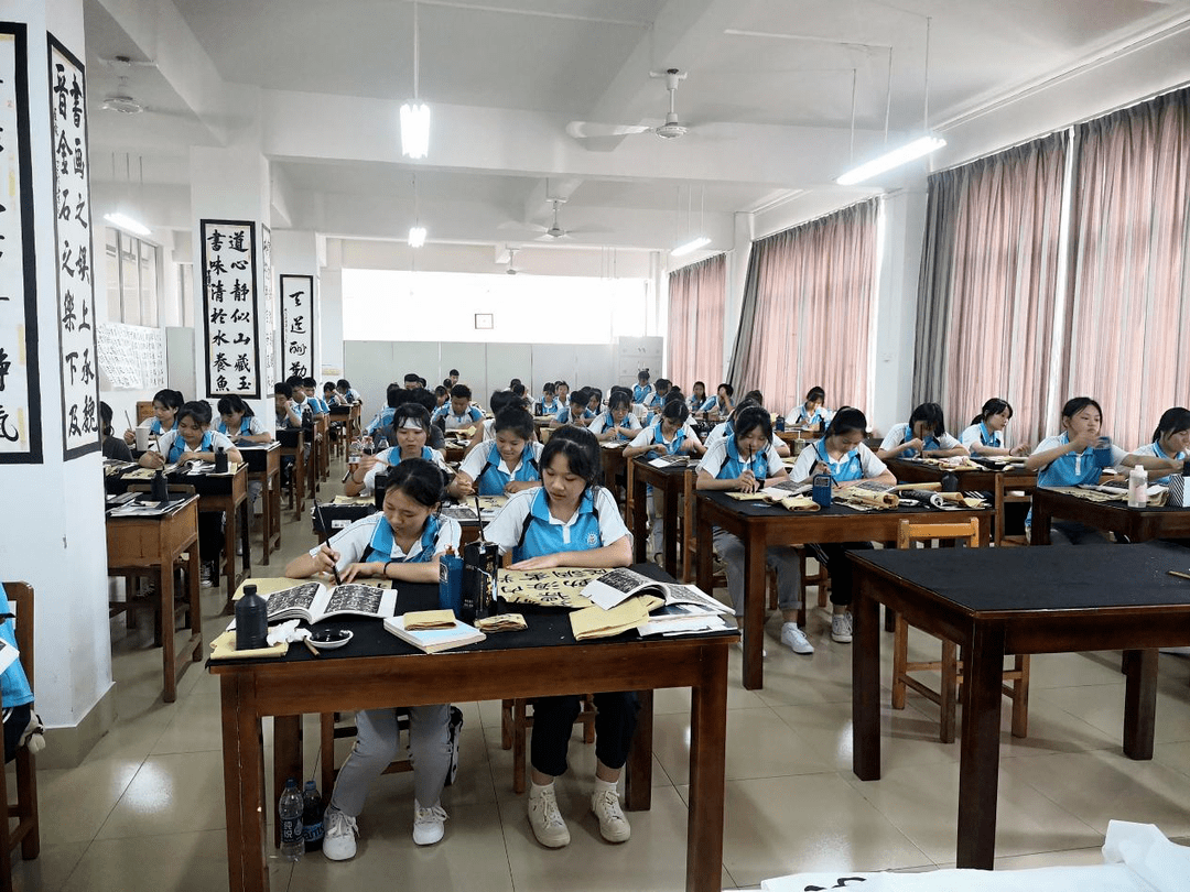 鹿寨县实验高级中学图片