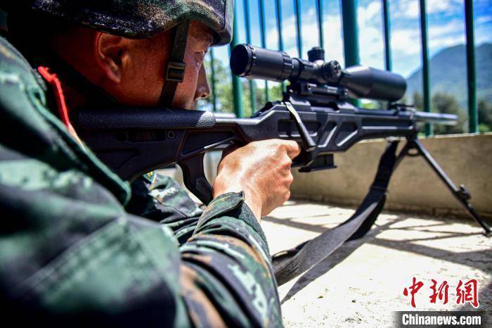 武警福建总队开展"巅峰-2022"特战侦察比武_港警三支"反恐部队"新装