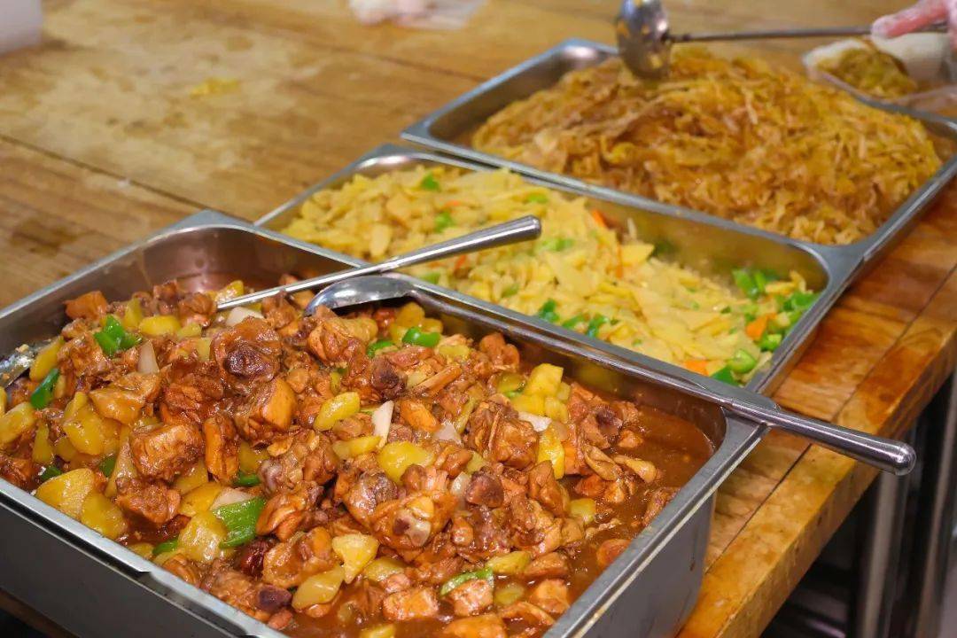 等你探索丰富地道,唇齿留香四方佳肴与各色珍馐食堂宿舍内景光影深浅