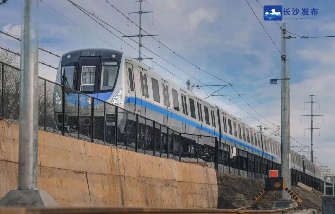 长沙地铁6号线首列车图片