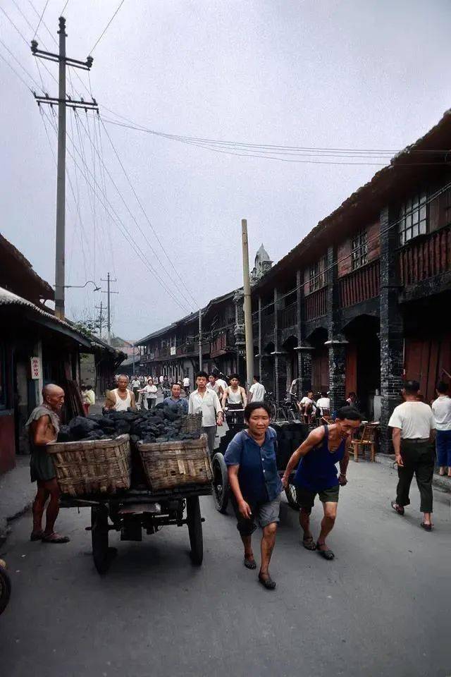 一位美国人镜头中40年前的中国成都原貌