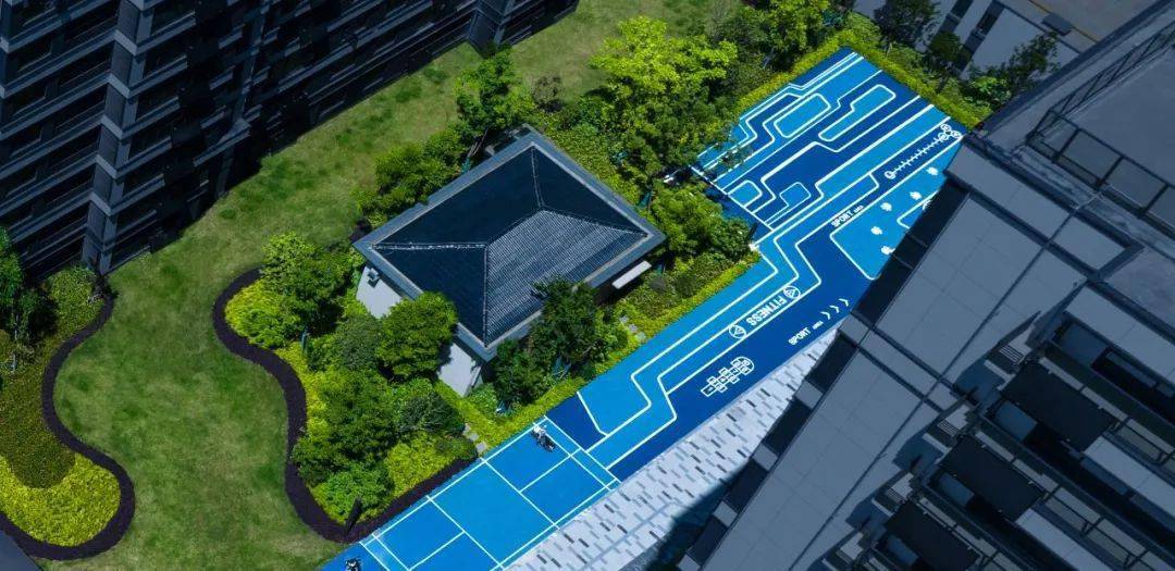 的同时,转劣势为优势;结合活动场地设计,消防通道,回车场等景观劣势