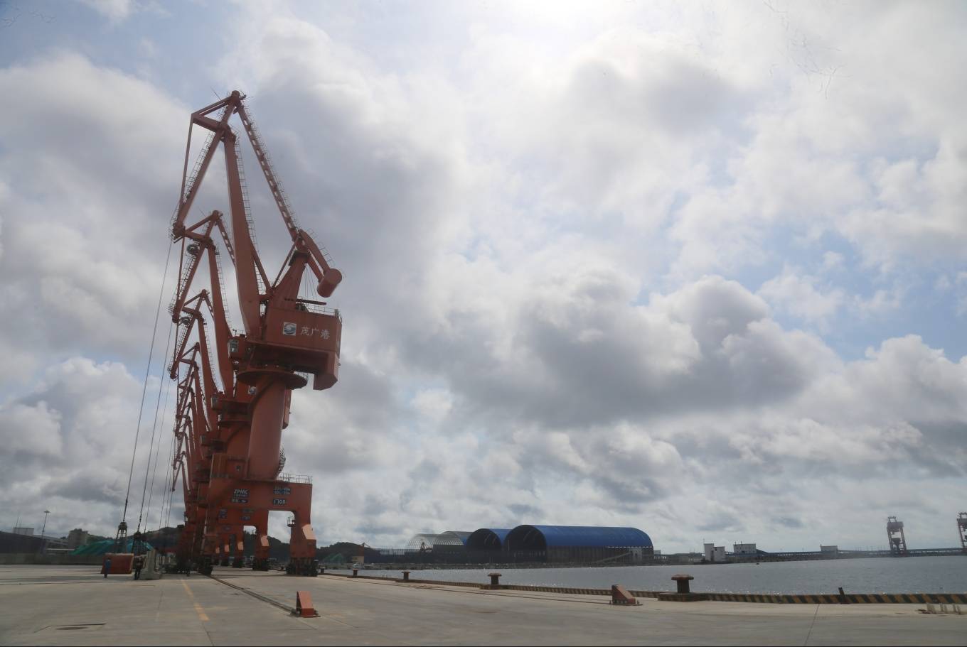 茂名广港通用码头34号泊位工程项目开工吞吐能力将增至1500万吨