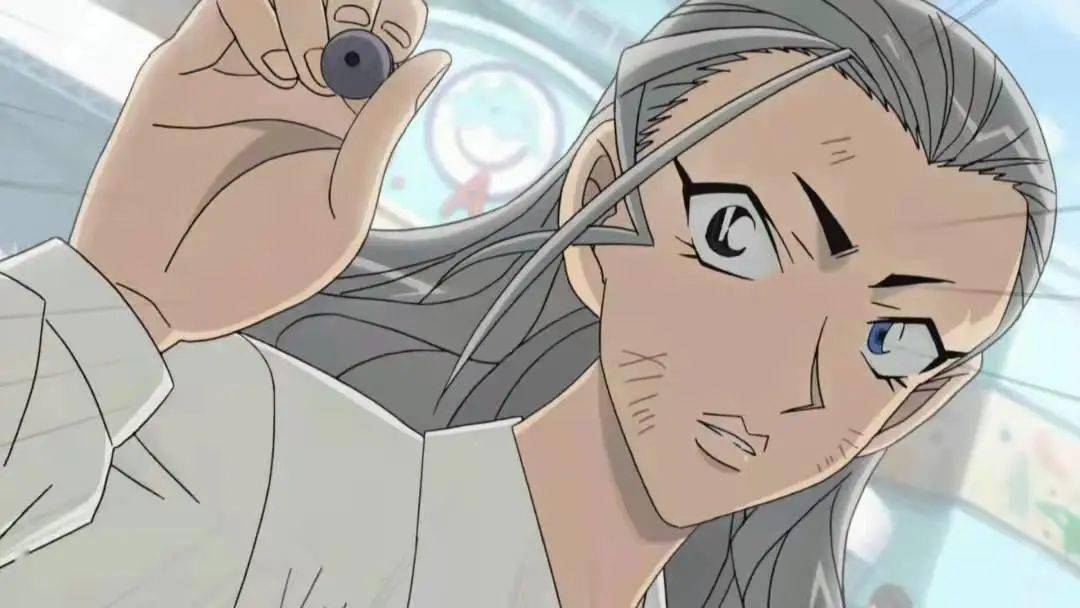 库拉索——无色的,亦好亦坏,定义什么色就是什么色,一开始为黑衣组织