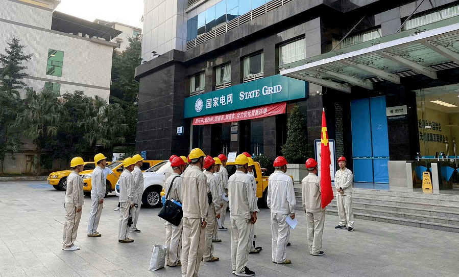 迎峰度夏国网重庆丰都供电公司夏日巡线吹响保供冲锋号