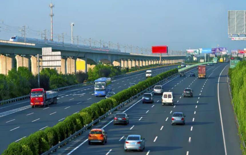 沿海省区的八车道高速公路最长的一条高速在广西你没想到吧