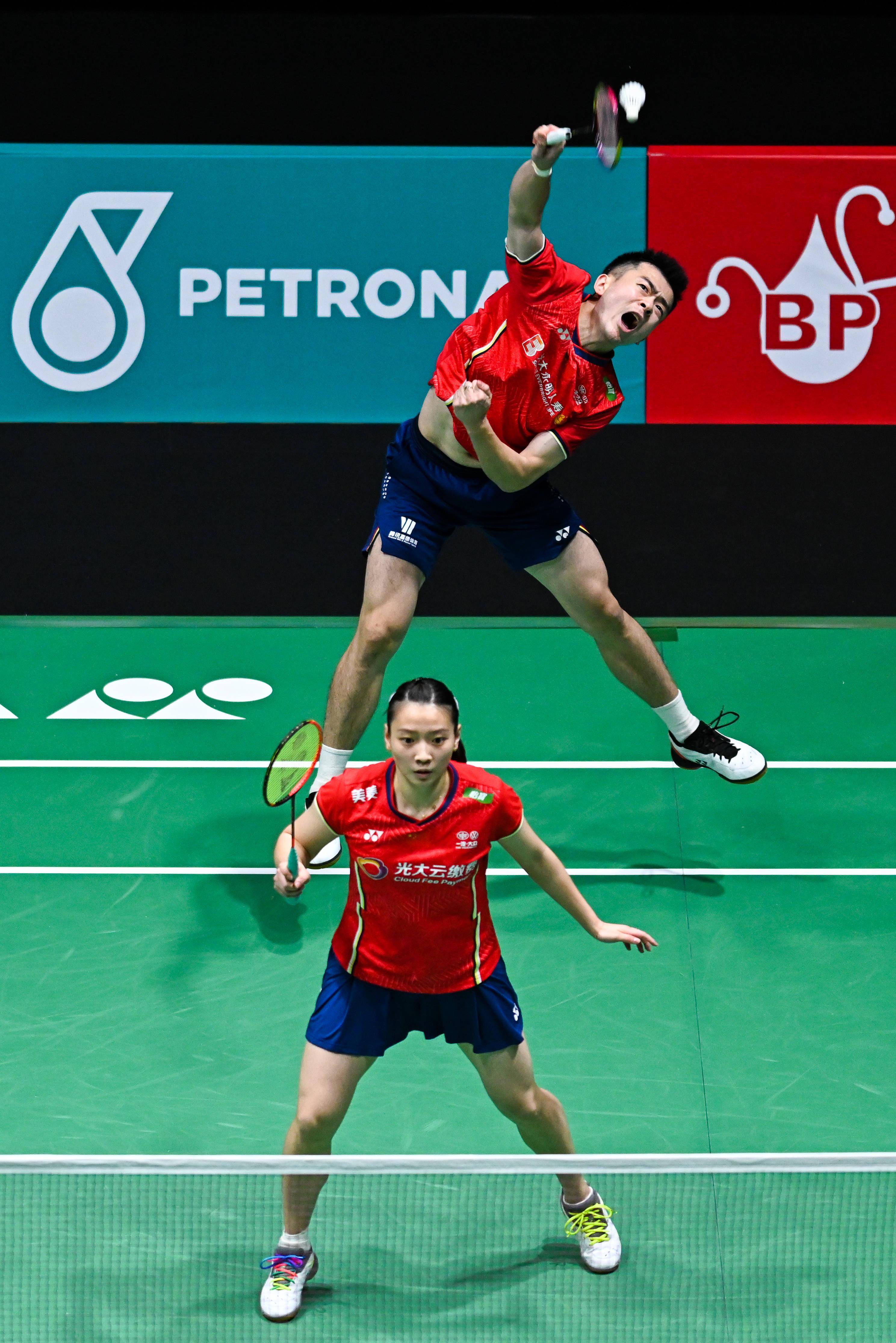 羽毛球——马来西亚公开赛:郑思维/黄雅琼晋级_比赛_新华社_吉隆坡