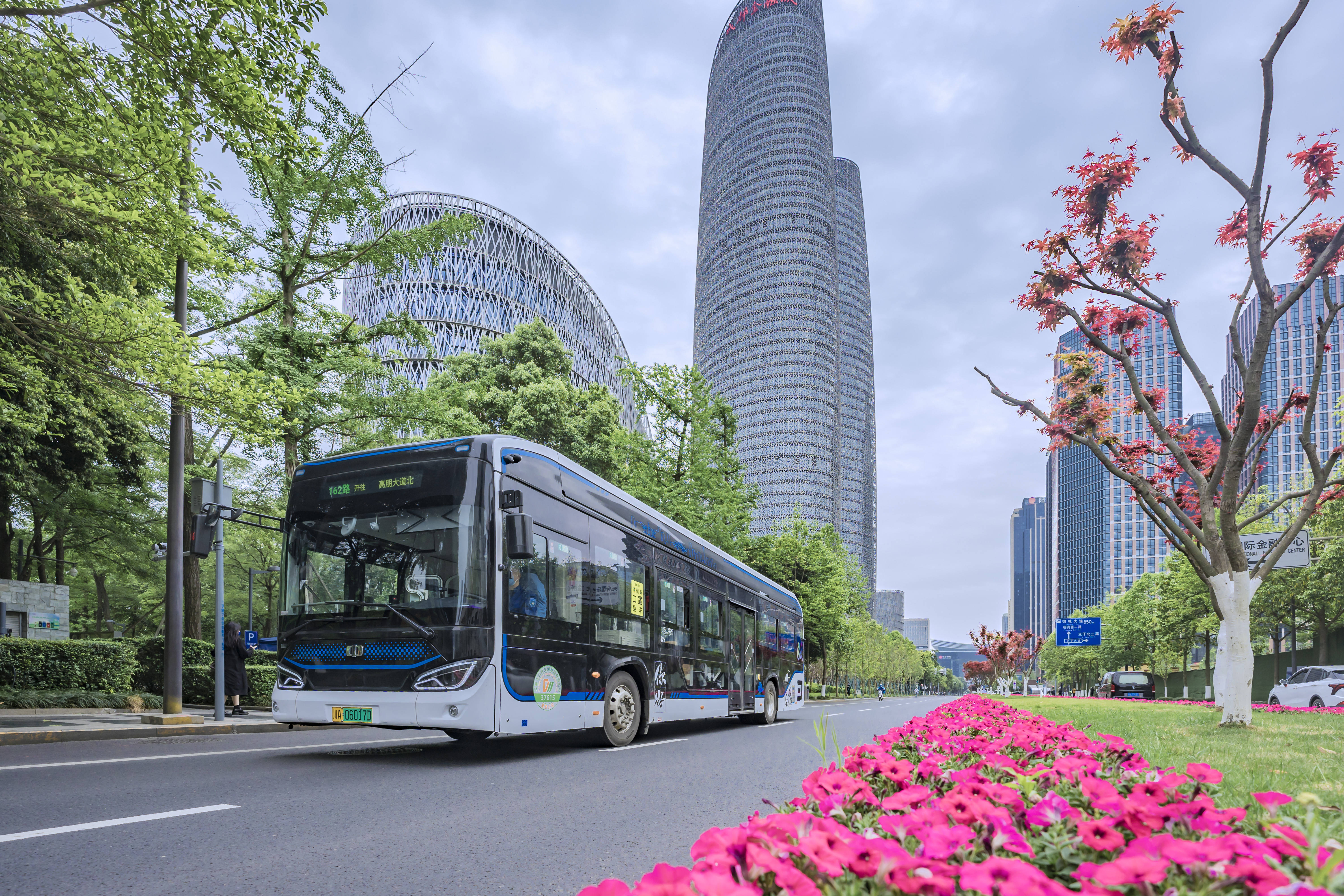 成都:2025年年底实现公交出租车全面新能源化