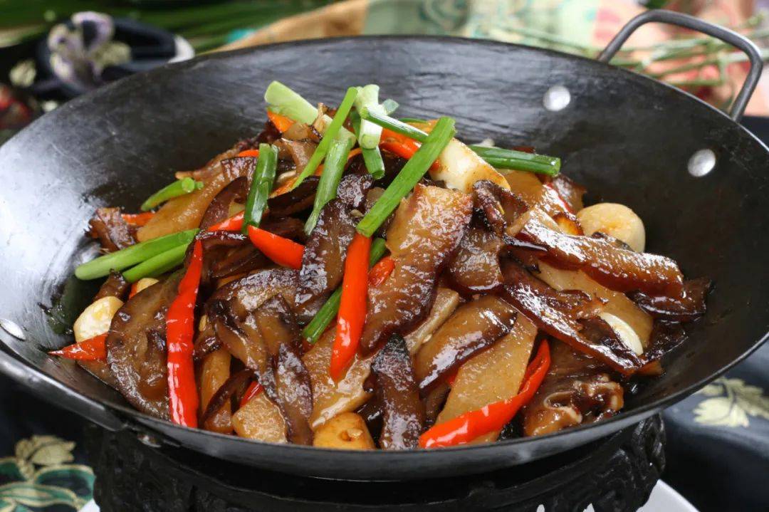 火锅不加水,看四川人如何发明的干锅,夏季嗜辣一族不可错过的美食十八