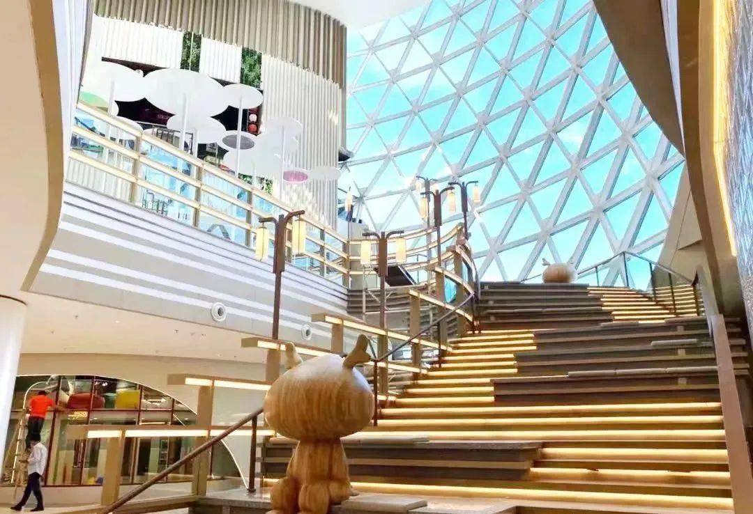 看这14个购物中心玩转「阶梯场景」_楼梯_空间_中庭