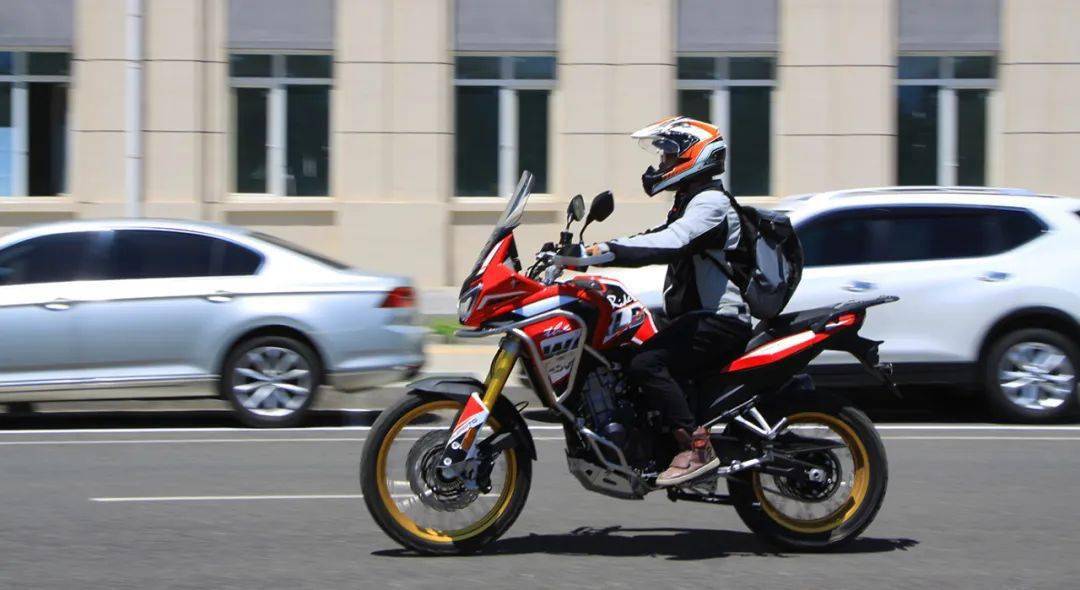 36l超强续航国产硬派探险车恒舰大海道500穿越版试驾