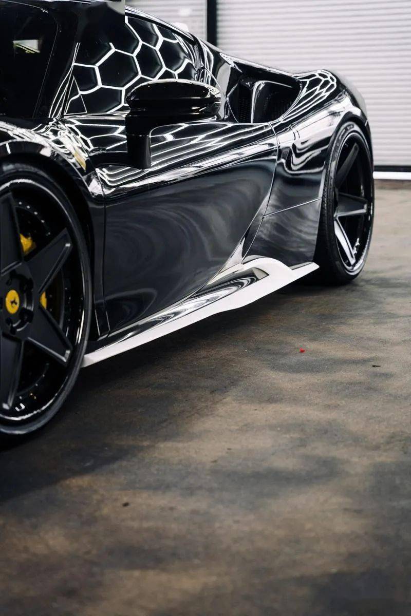 再度进化1016industries打造ferrarisf90stradale黑化碳纤维改装车款