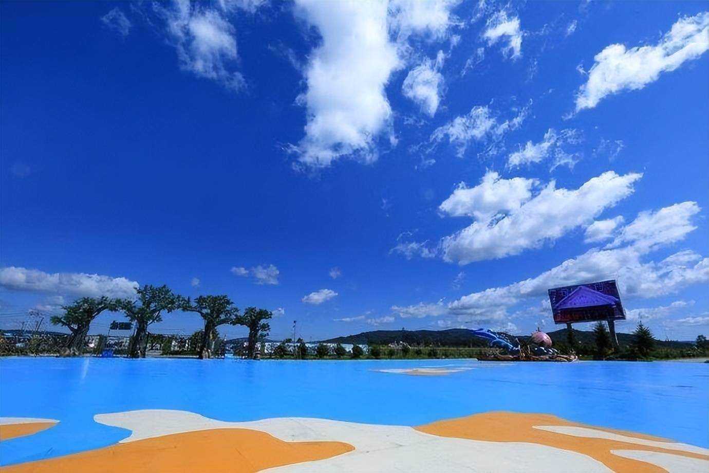 黑龙江伊春夏天一到百花盛开映衬着白雪美轮美奂67676767