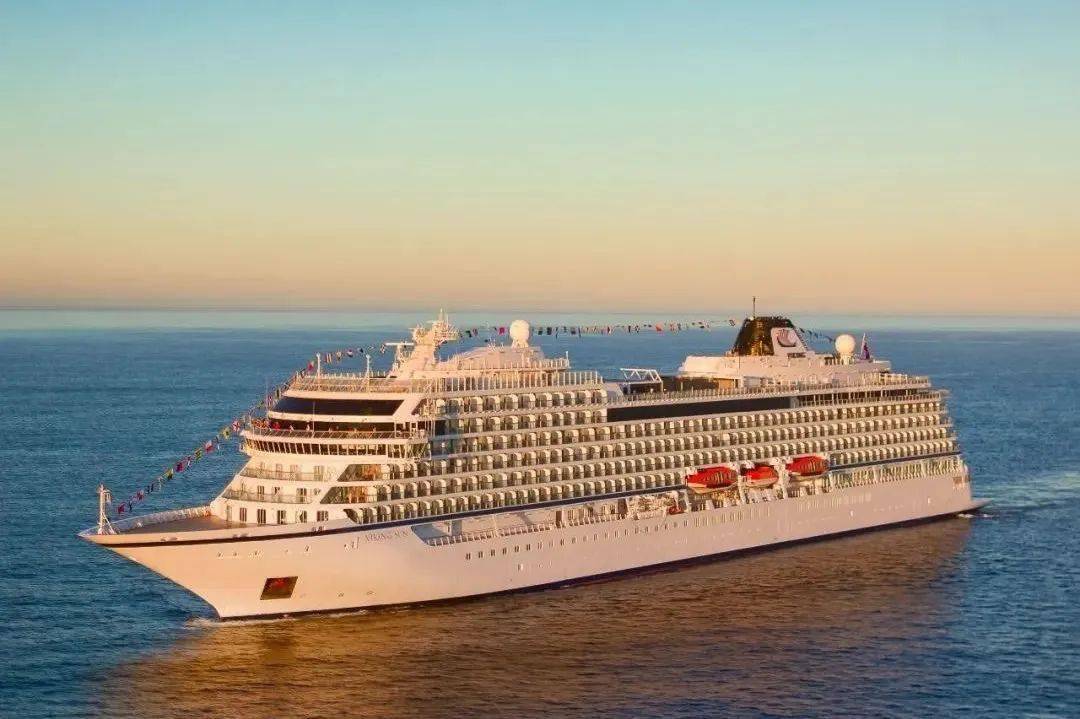 时隔901天建发国旅集团接待首批乘坐游轮来厦游客招商伊敦号海上度假
