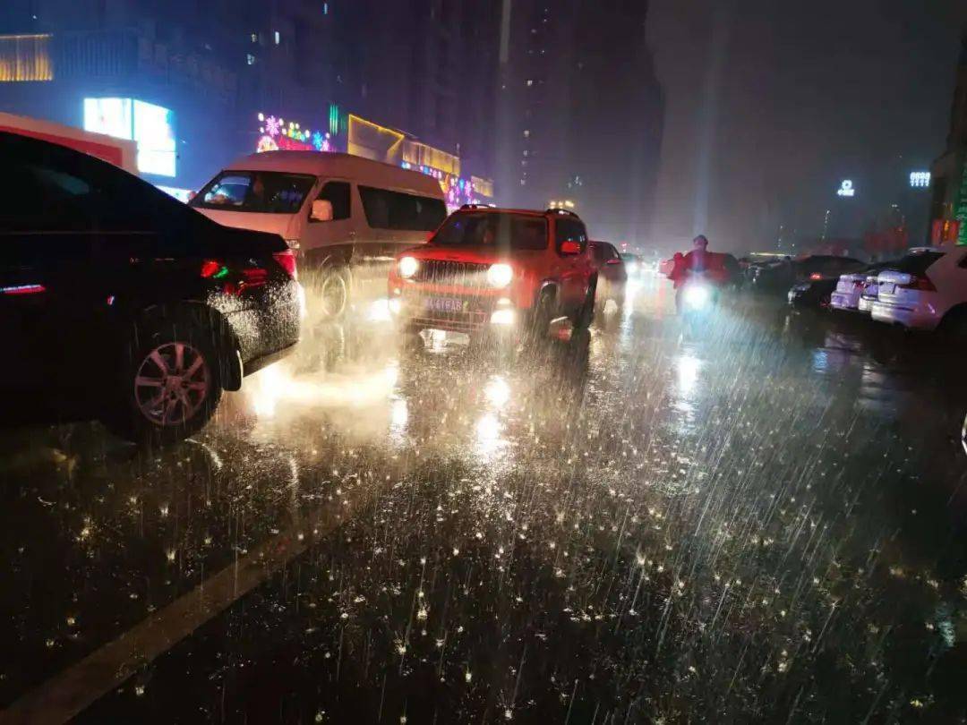 长春下雨图片