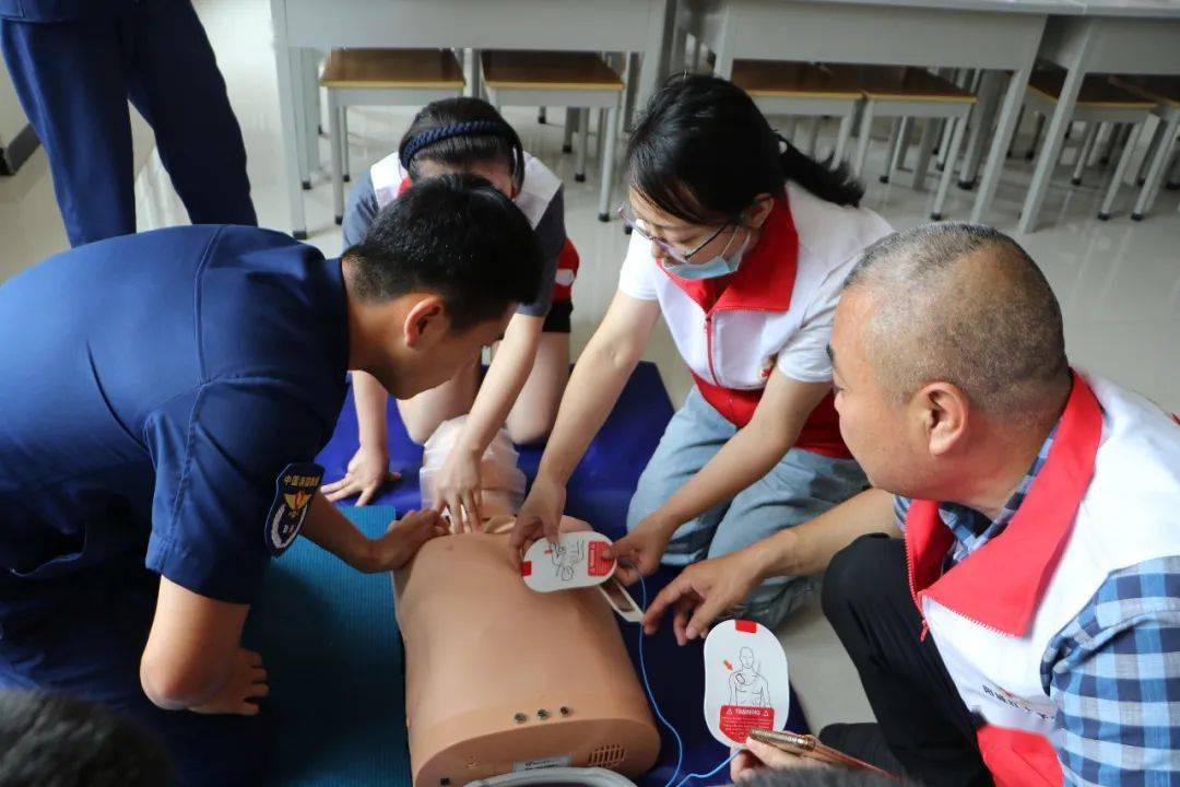 急救知識aed(自動體外除顫儀)cpr(心肺復甦)培訓中老師系統地講解了