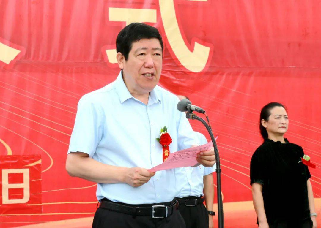 市政府副市长栗社臣在致辞中指出,规划建设漯河市中心医院门诊医技