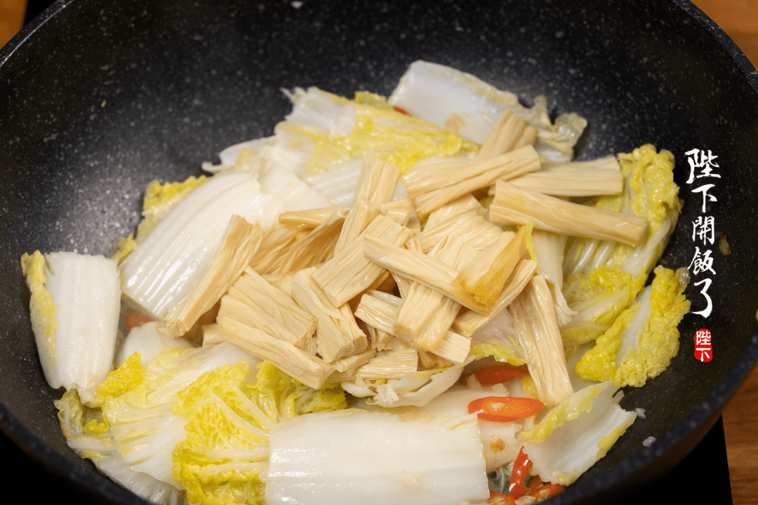 娃娃菜的清甜和腐竹的软烂让这道菜增添了一丝丝健康的风味,弹牙筋道