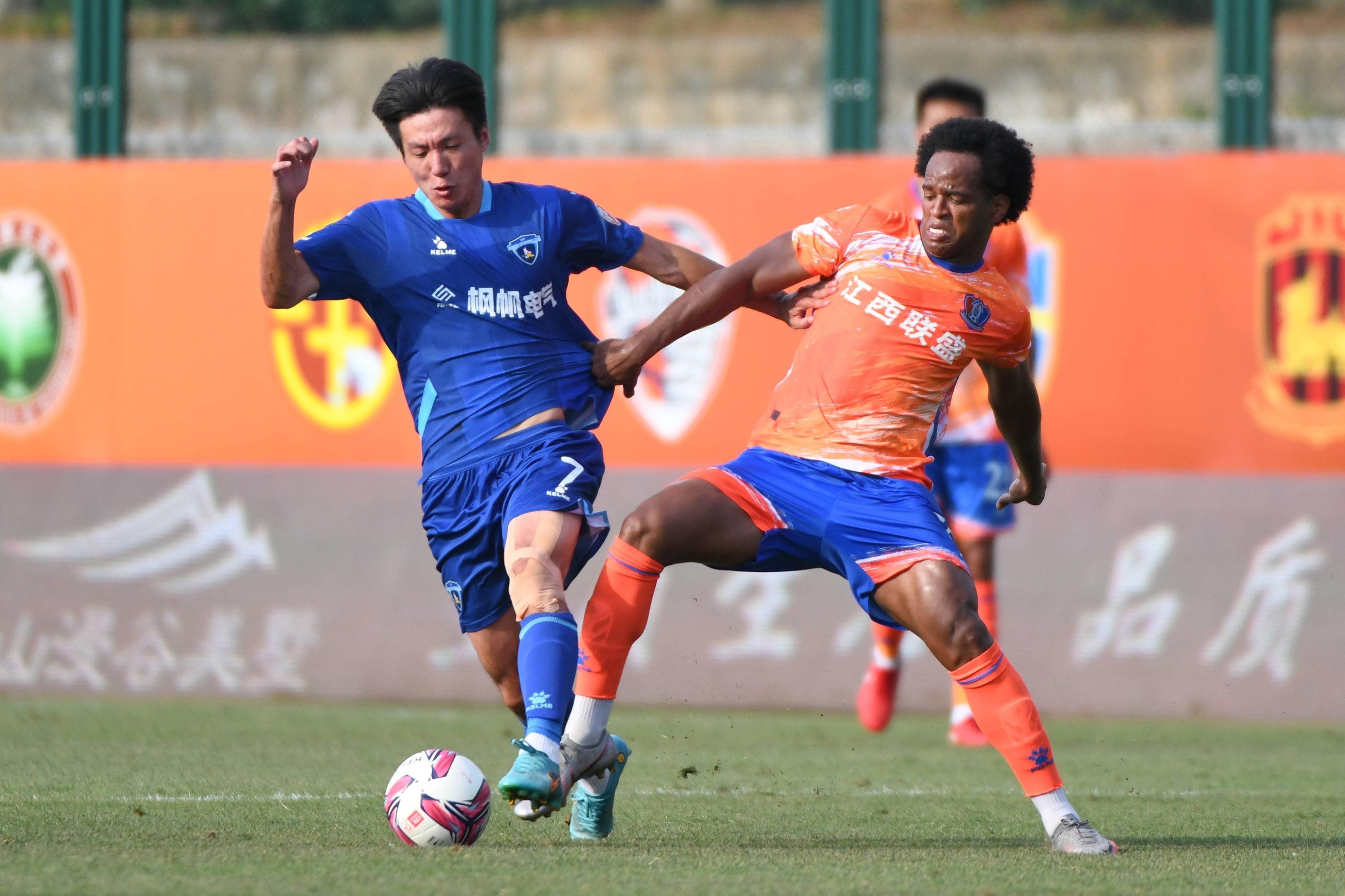 足球——中甲:南京城市胜江西北大门_比赛_球员_新华社