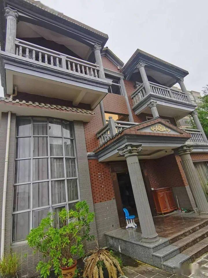 和御景山庄b5栋23号车库位于上犹县东山镇下西村路御景山庄6号别墅