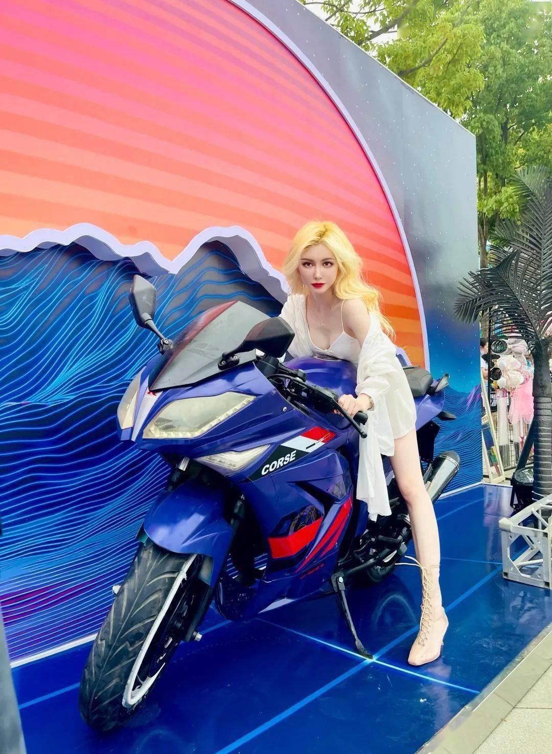 持续高温连带着人都火热起来看到这么多热辣的小姐姐小谷需要紧急cpr!