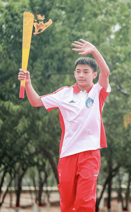 60位火炬手参与陕西省十七运火炬传递榆阳区站圆满完成