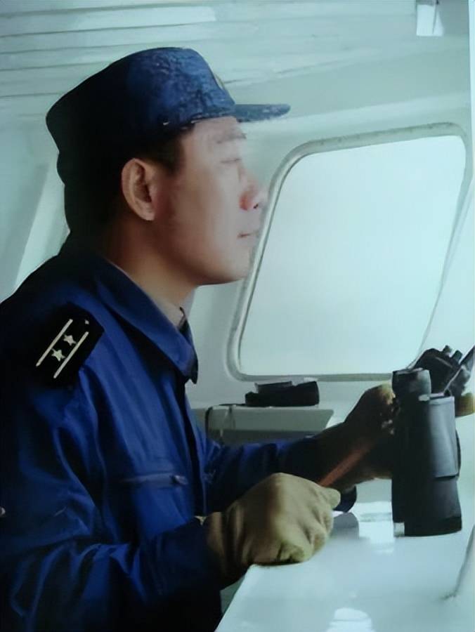 首次公布中国首艘航母辽宁舰副舰长有新职