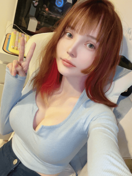 性感身材别样魅力！神秘美少女Alisa Pika Pika美照赏_年龄_经营_眼镜