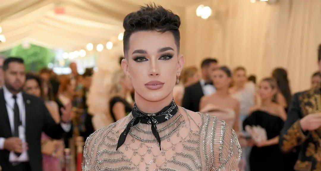 美妆博主 James Charles 的亲弟弟出道做模特！