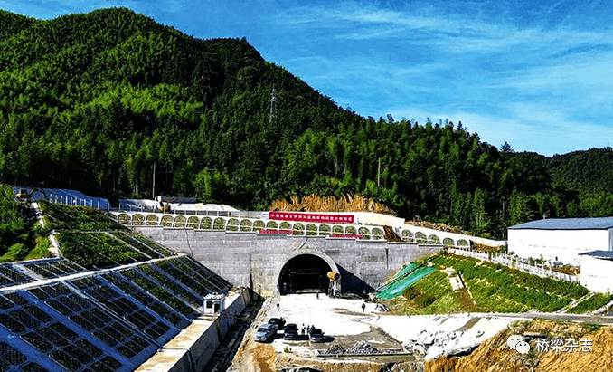 广湛高铁佛山特大桥建设创新高 池黄高铁铁丝岭隧道贯通……这些是