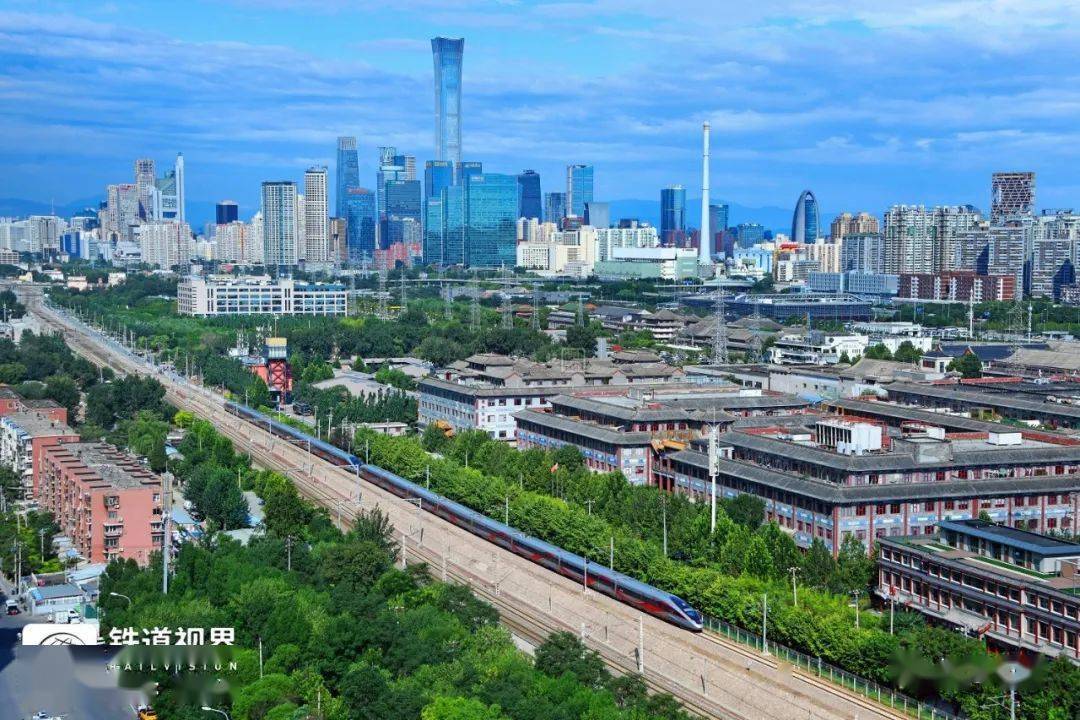 cr400bf-z型动车组列车除运用车型外,中国铁路统计配属有crh2j,crh5j